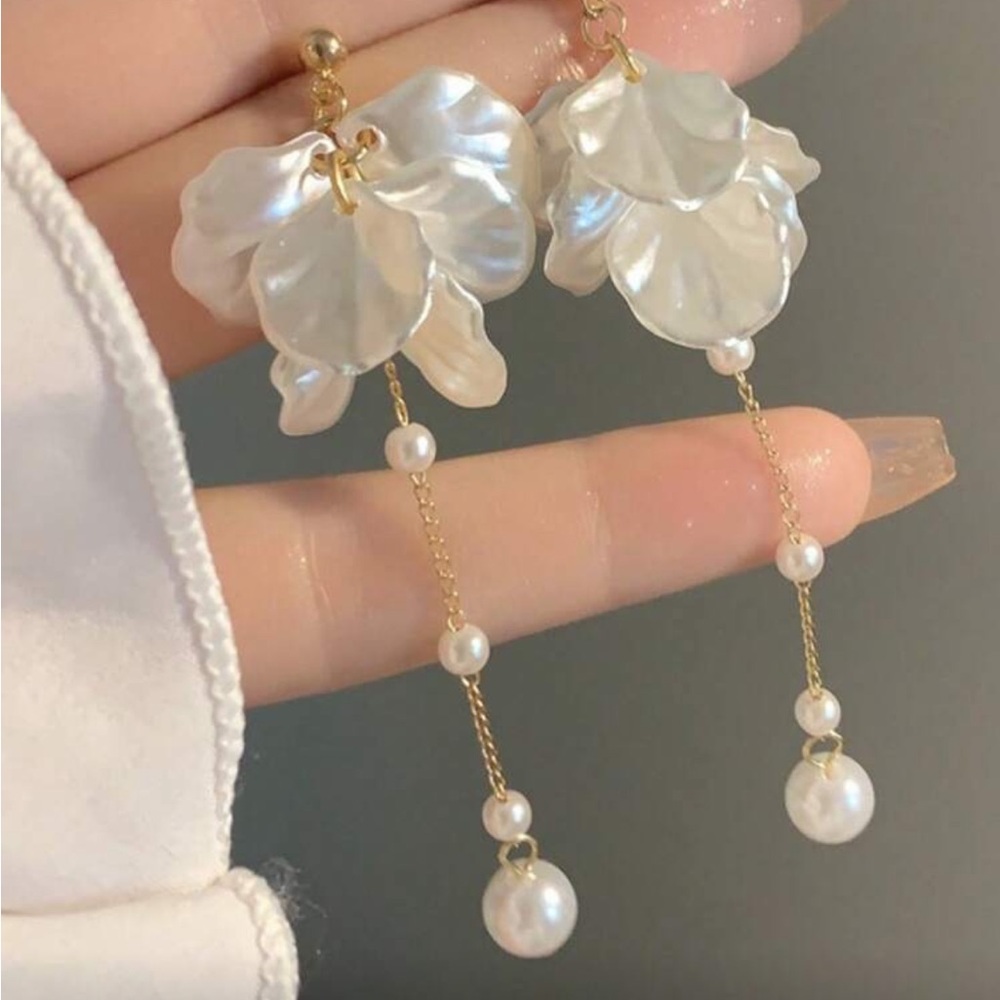 Fake Pearl Floral Drop‎ Earrings - White/Gold
